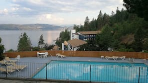 2 outdoor pools