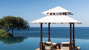 4 outdoor pools, pool umbrellas, sun loungers