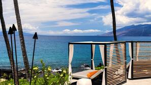 4 outdoor pools, pool umbrellas, sun loungers
