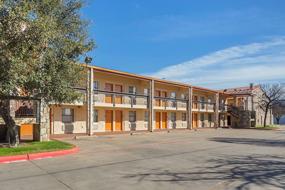 Quality Inn & Suites North Richland Hills