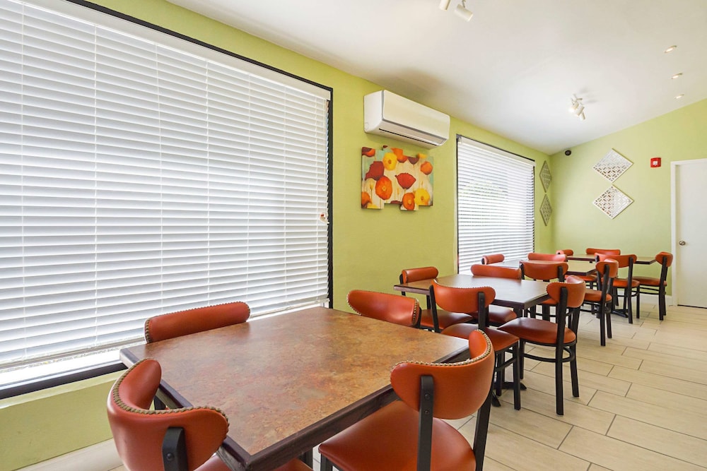 Breakfast area, Quality Inn & Suites North Richland Hills