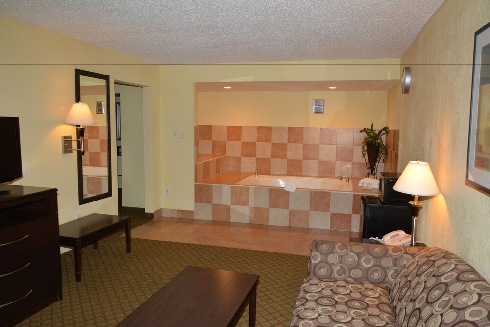 Jetted tub, Quality Inn & Suites North Richland Hills