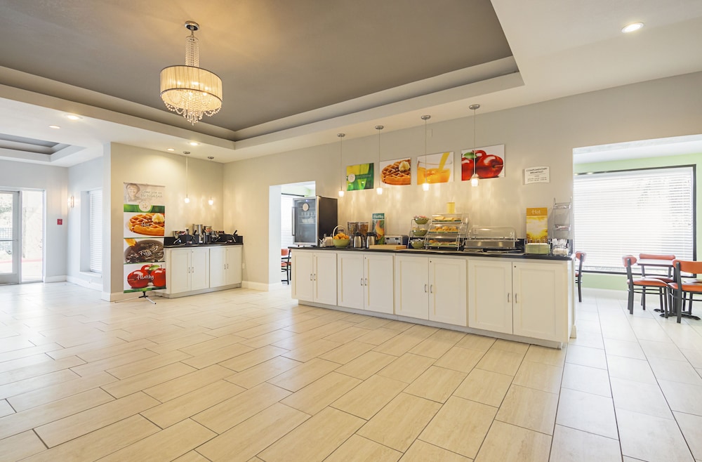 Buffet, Quality Inn & Suites North Richland Hills