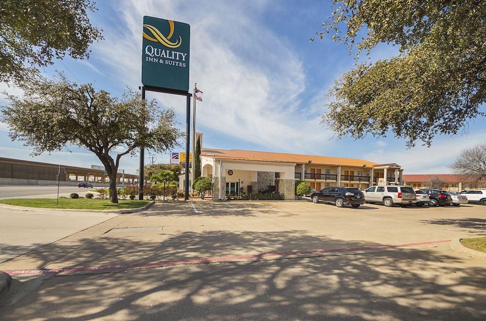 Front of property, Quality Inn & Suites North Richland Hills