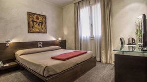 Hypoallergeen beddengoed, een minibar, een kluis op de kamer, een bureau