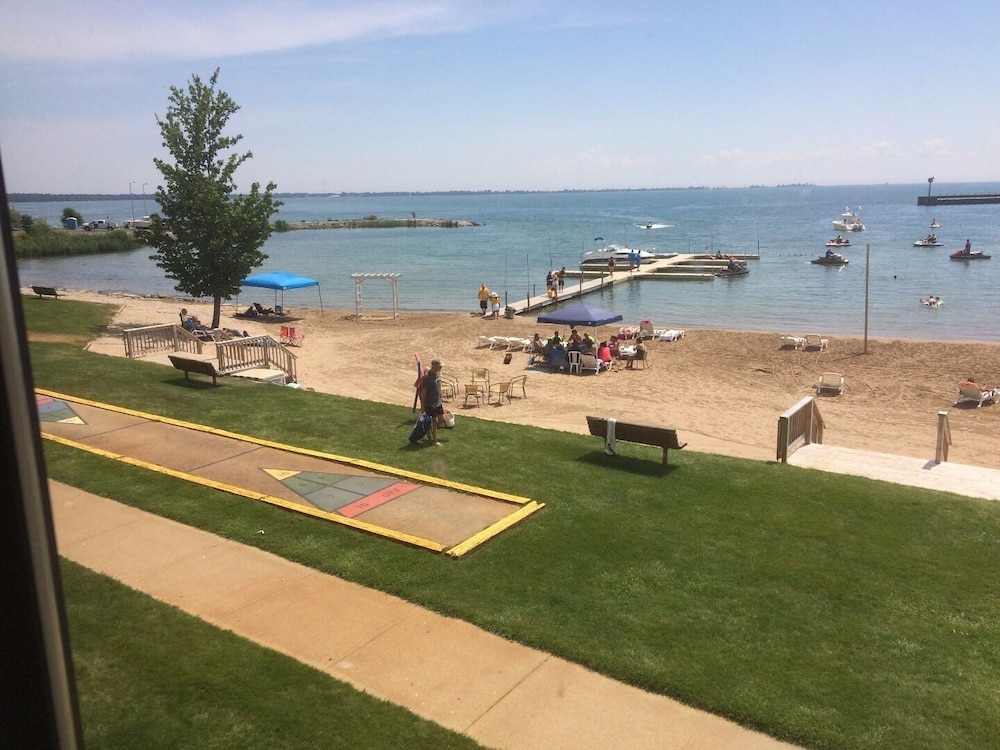 Tawas Bay Beach Resort in East Tawas Best Rates & Deals on Orbitz