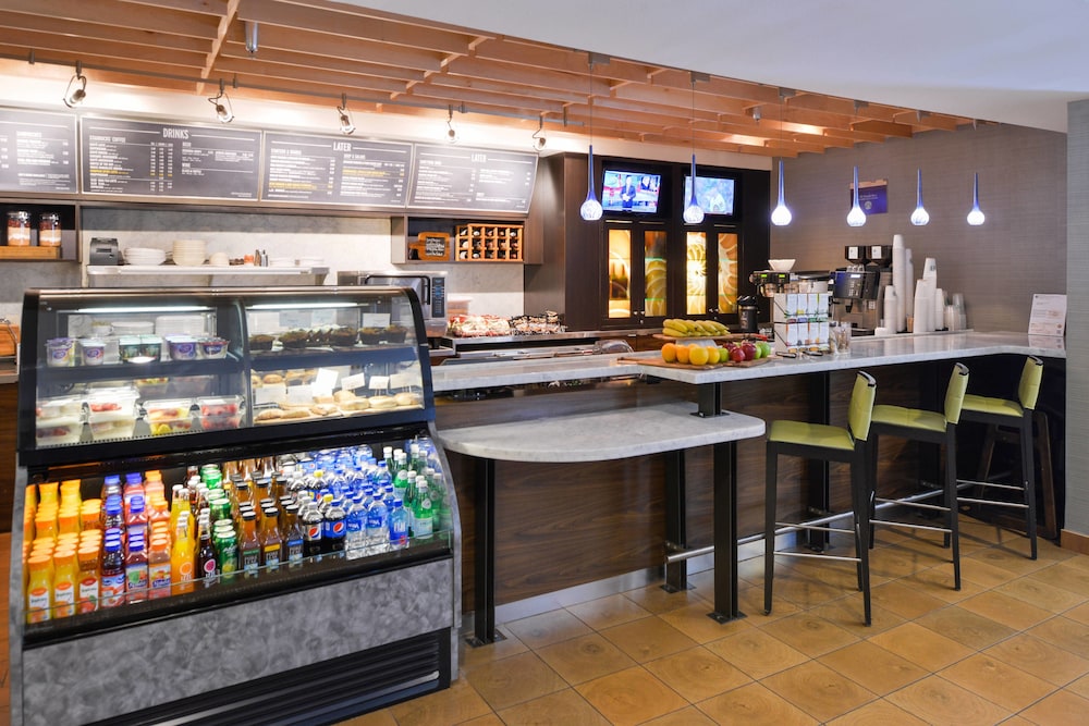 Breakfast area, Courtyard by Marriott Tampa North/I-75 Fletcher