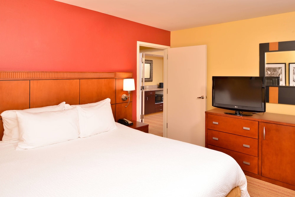 Room, Courtyard by Marriott Tampa North/I-75 Fletcher