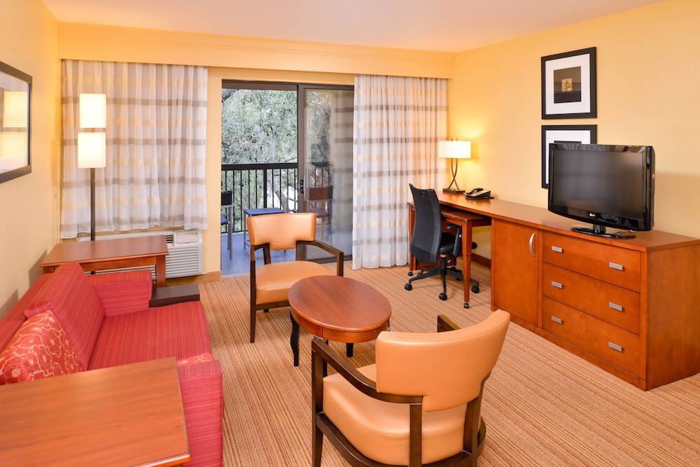 Room, Courtyard by Marriott Tampa North/I-75 Fletcher