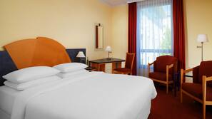 Hochwertige Bettwaren, Minibar, Zimmersafe, Schreibtisch