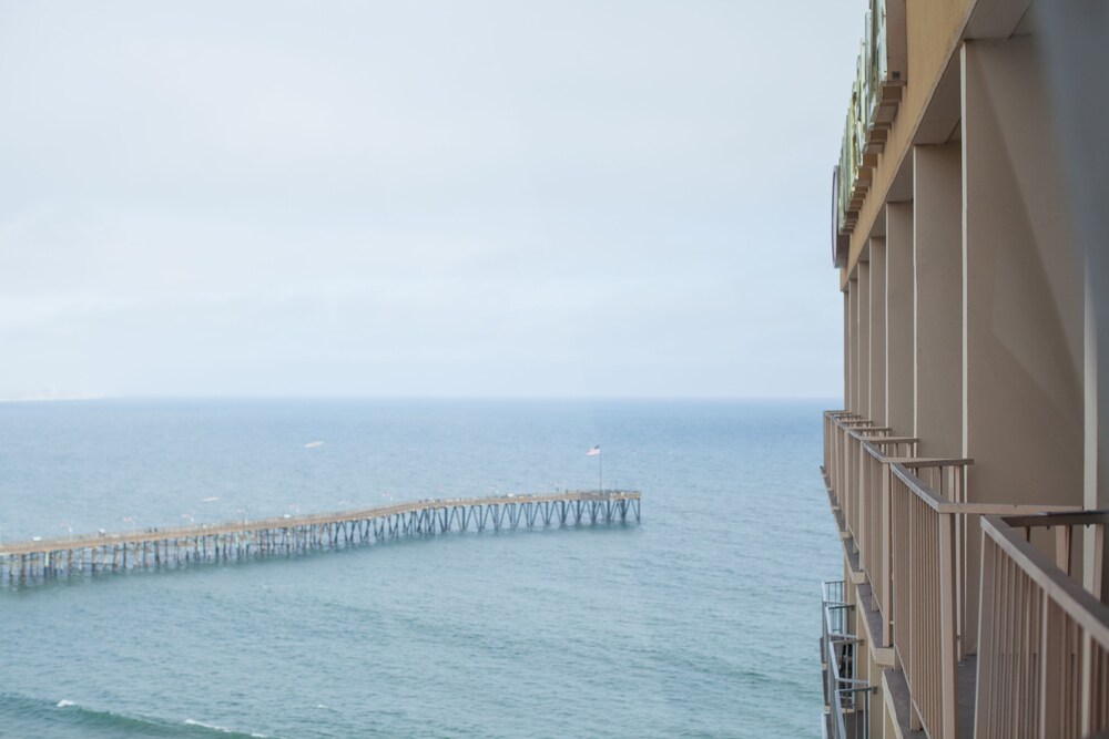 Room, Crowne Plaza Ventura Beach, an IHG Hotel