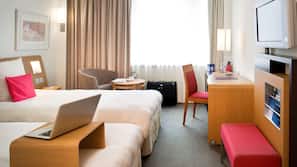 Hochwertige Bettwaren, Minibar, Zimmersafe, Schreibtisch
