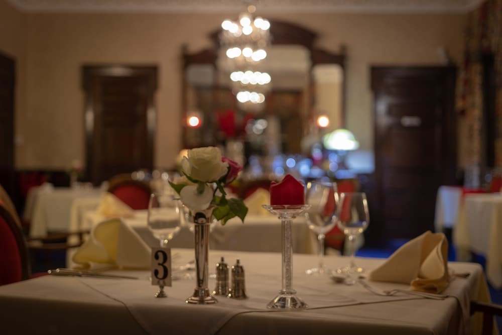 Champagne service, Ledgowan Lodge Hotel