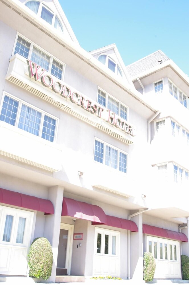 Woodcrest Hotel