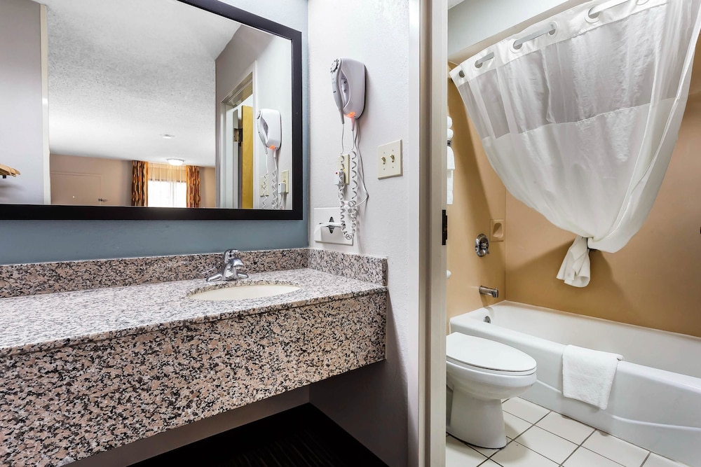 Quality Inn & Suites Mooresville - Lake Norman