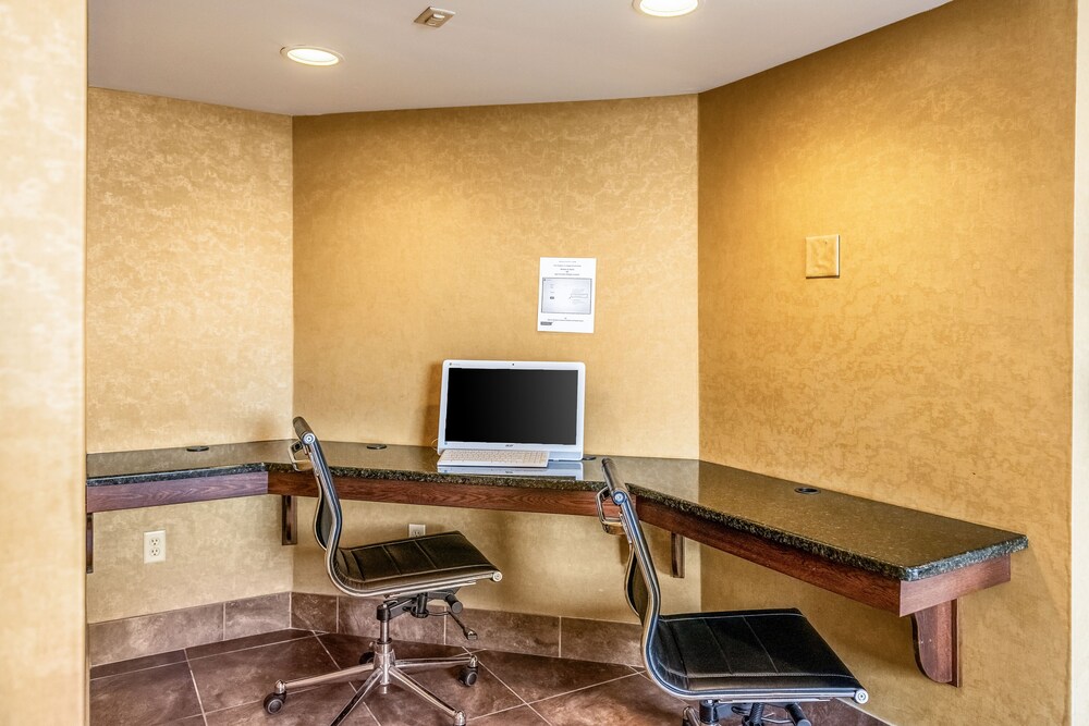 Business center, Quality Inn & Suites