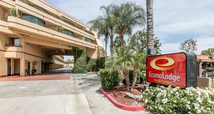 Econo Lodge Inn & Suites Riverside - Corona