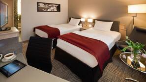 Hypo-allergenic bedding, down comforters, in-room safe, desk