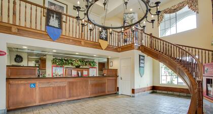 Castle Inn and Suites