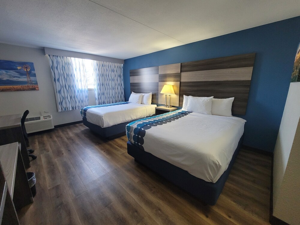 Room, Wingate by Wyndham Wichita Airport