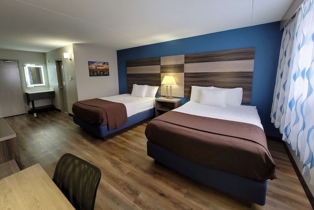 Room, Wingate by Wyndham Wichita Airport