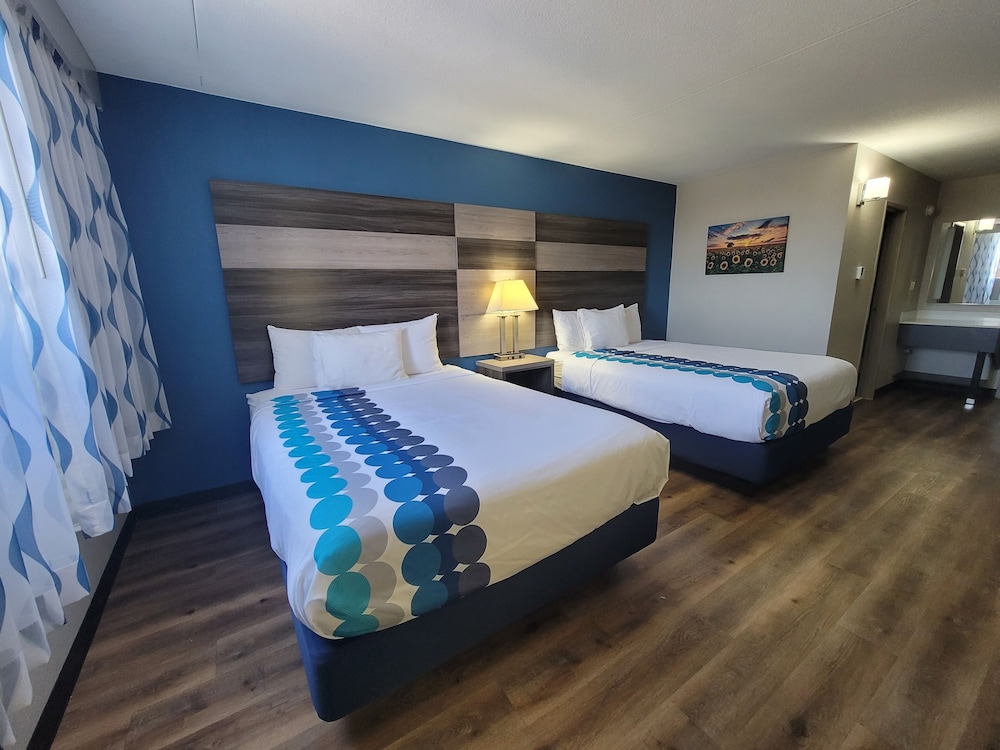 Room, Wingate by Wyndham Wichita Airport