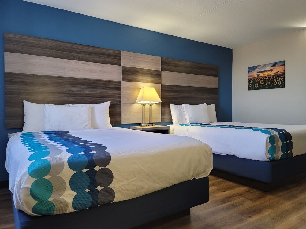 Room, Wingate by Wyndham Wichita Airport