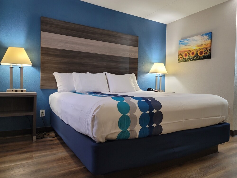 Room, Wingate by Wyndham Wichita Airport