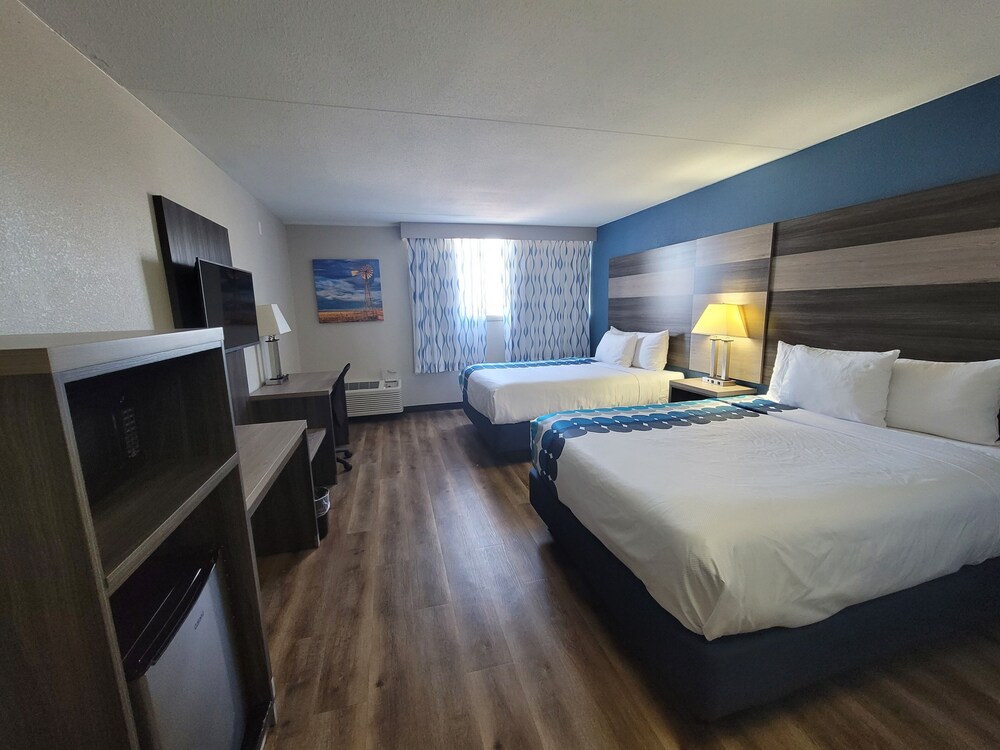 Room, Wingate by Wyndham Wichita Airport