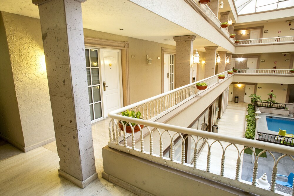 Hallway, Best Western Plus Monterrey Colon