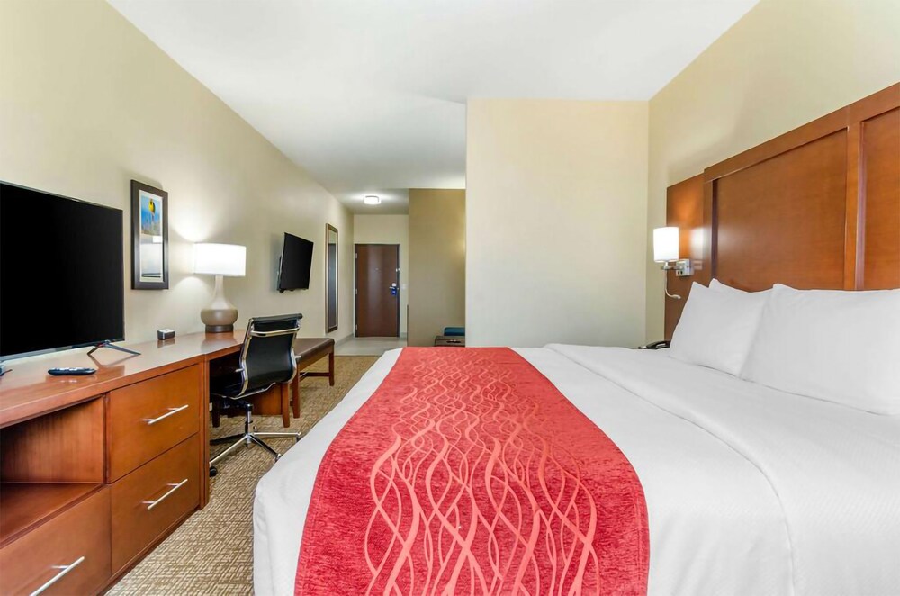 Comfort Inn & Suites Salina North