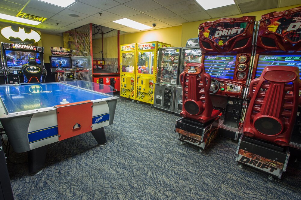 Game room, Boardwalk Resorts - Flagship