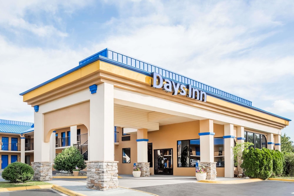 Primary image, Days Inn by Wyndham Hendersonville