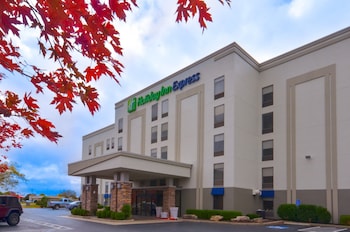 Holiday Inn Express Fayetteville- Univ of AR Area, an IHG Hotel