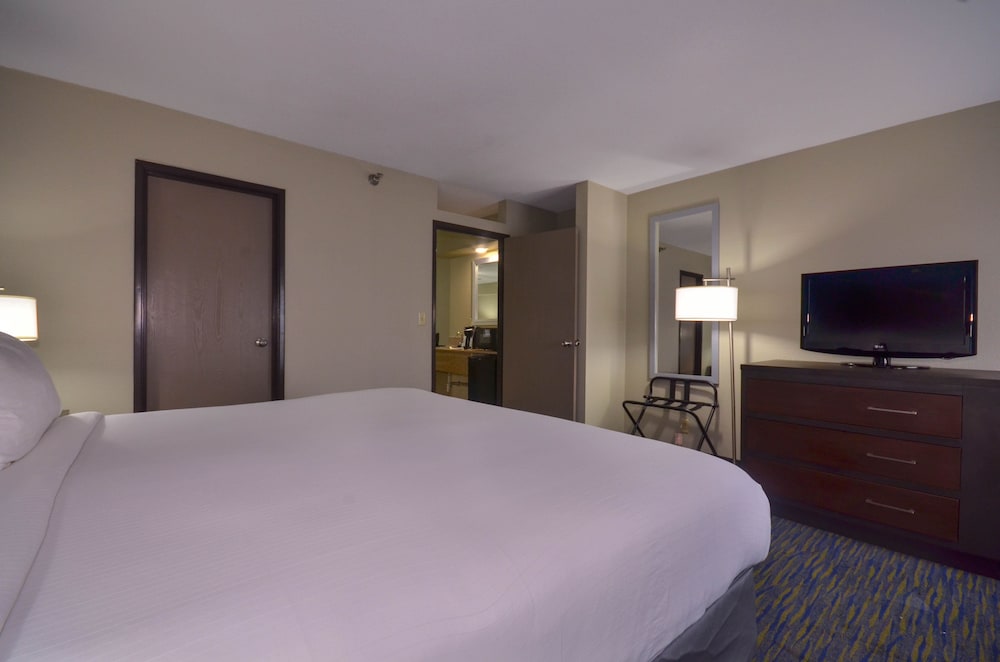 Holiday Inn Express Fayetteville- Univ of AR Area, an IHG Hotel