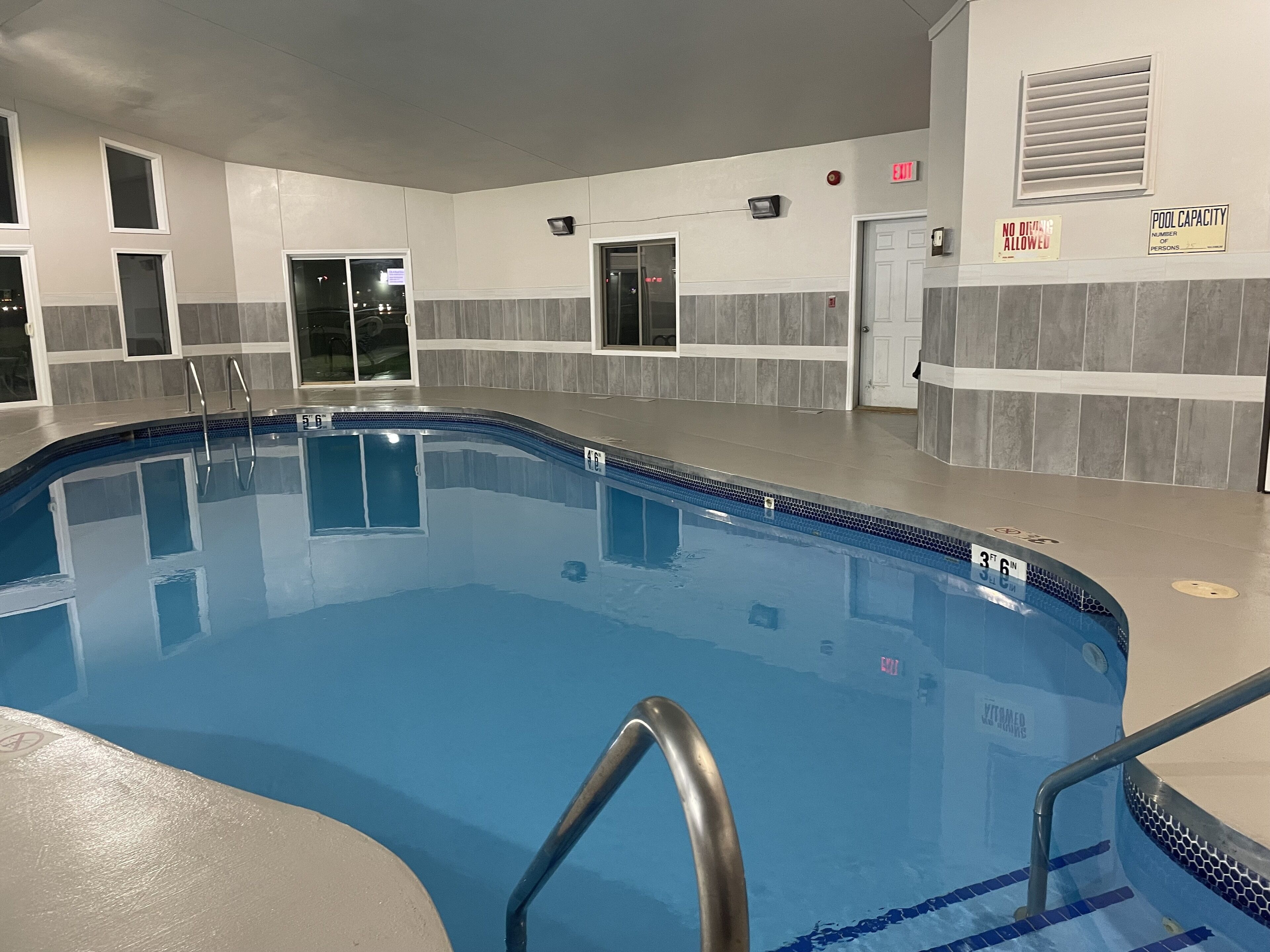 Econo Lodge Tomah In Tomah Wi Expedia