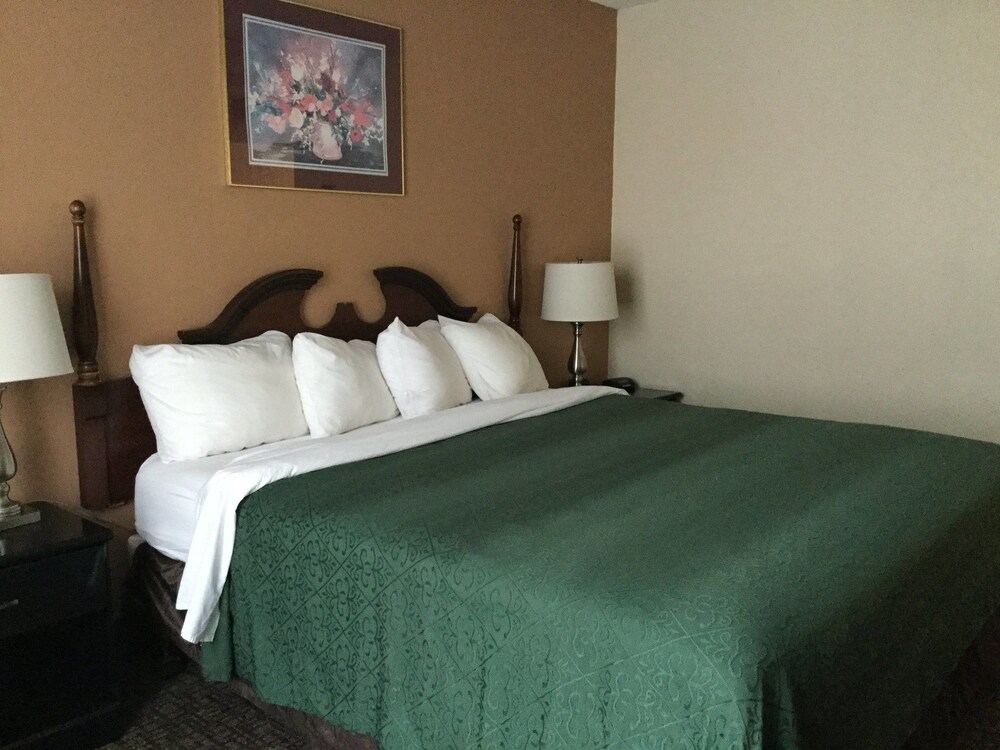 FairBridge Inn & Suites Poconos