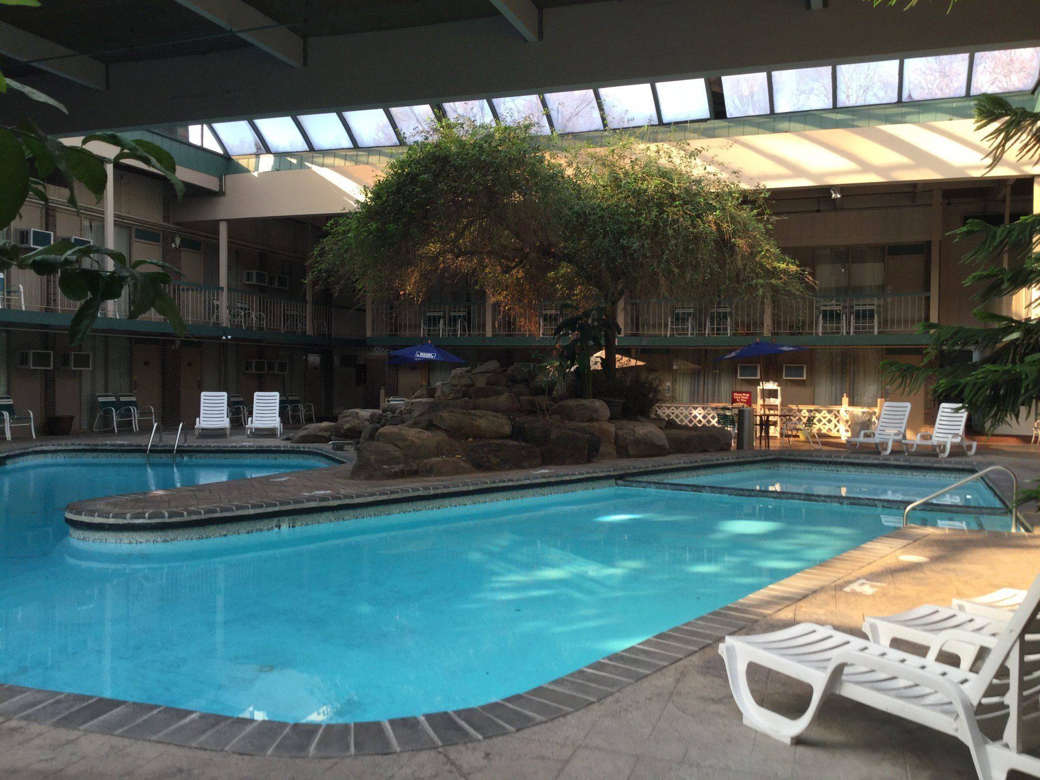 Pocono Plaza Inn: Book Pocono Plaza Inn, Stroudsburg, PA Hotel in Stroudsburg, United States