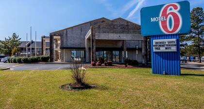 Motel 6 Kenly, NC