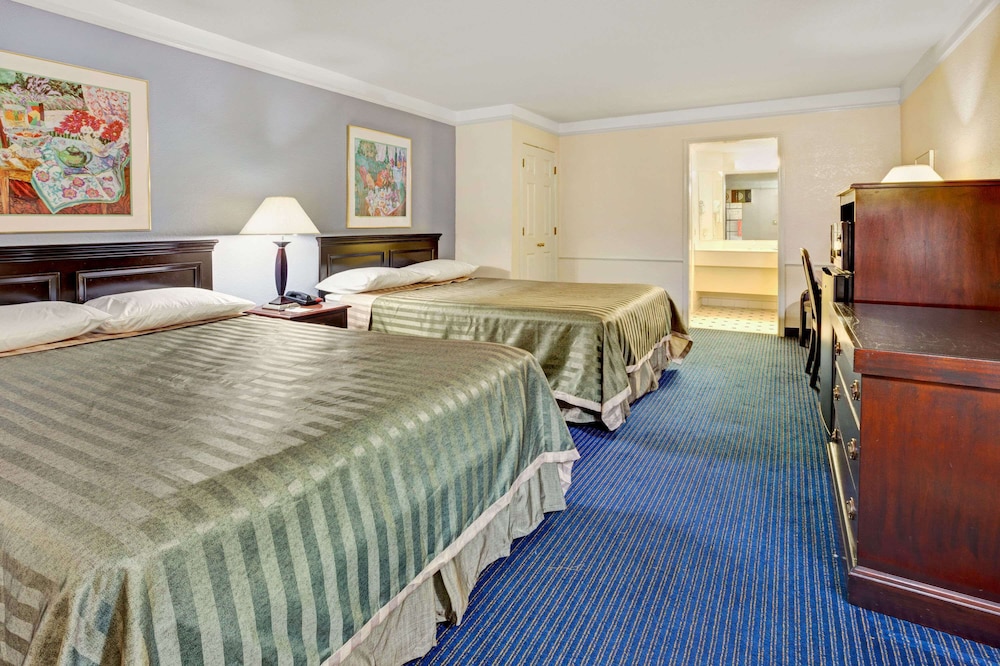 Travelodge by Wyndham North Richland Hills/Dallas/Ft Worth