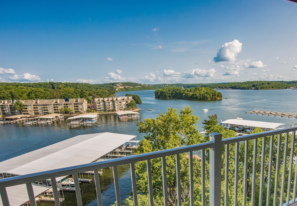 Margaritaville Lake Resort Lake of the Ozarks in Osage Beach | Best