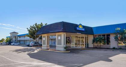 Days Inn by Wyndham Titusville Kennedy Space Center