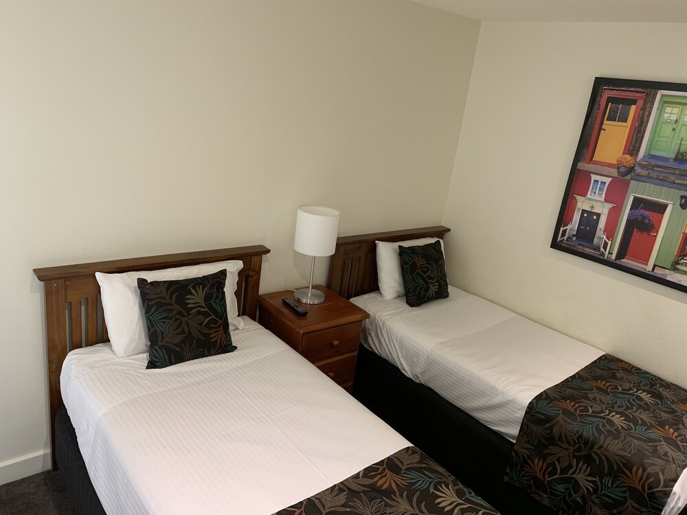 Ensenada Motor Inn and Suites