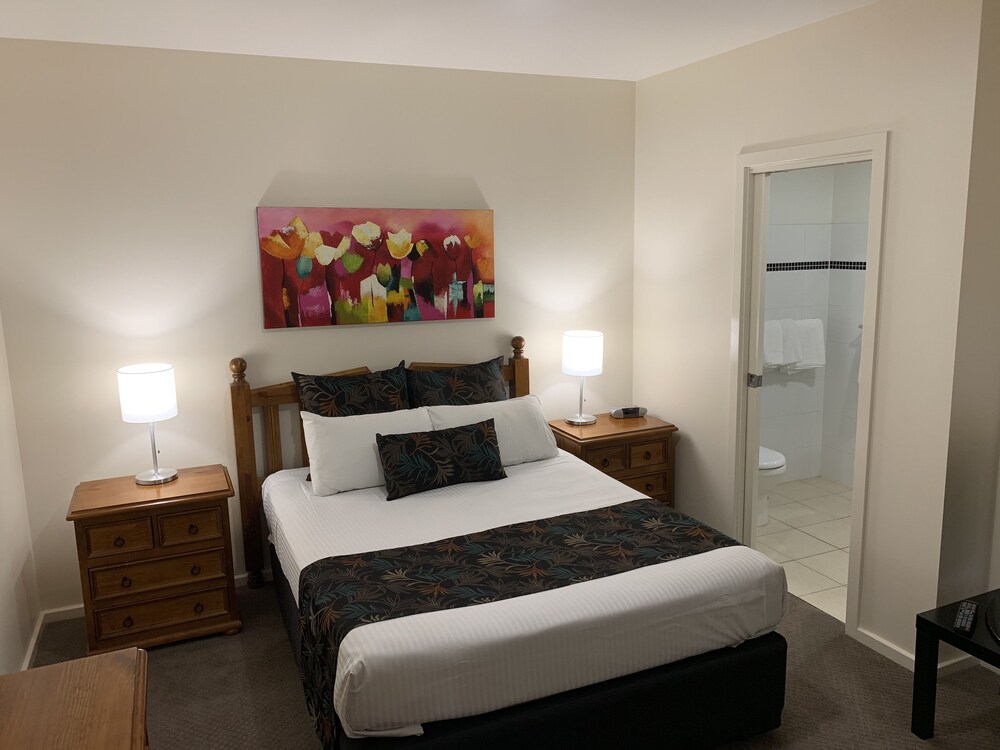 Ensenada Motor Inn and Suites