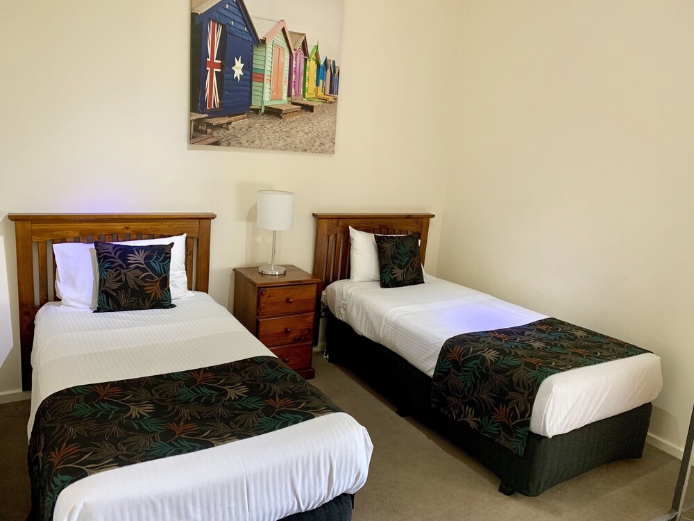 Ensenada Motor Inn and Suites