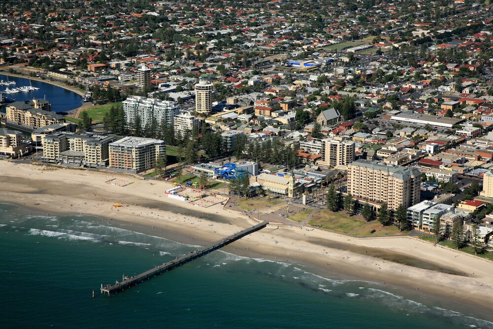 Ensenada Motor Inn and Suites