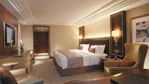 Premium bedding, in-room safe, desk, blackout drapes