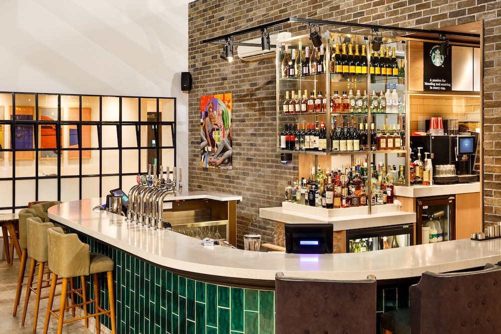 Bar (on property), Holiday Inn Brentwood M25, Jct. 28, an IHG Hotel