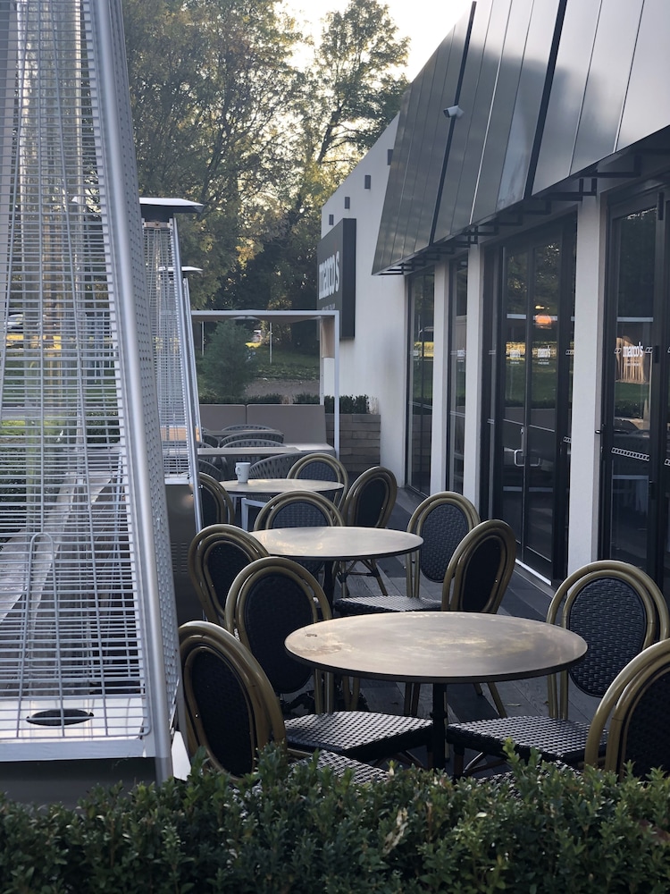 BBQ/picnic area, Holiday Inn Brentwood M25, Jct. 28, an IHG Hotel