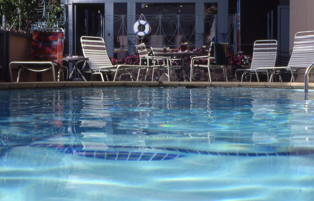 Outdoor pool, Civic Center Motor Inn